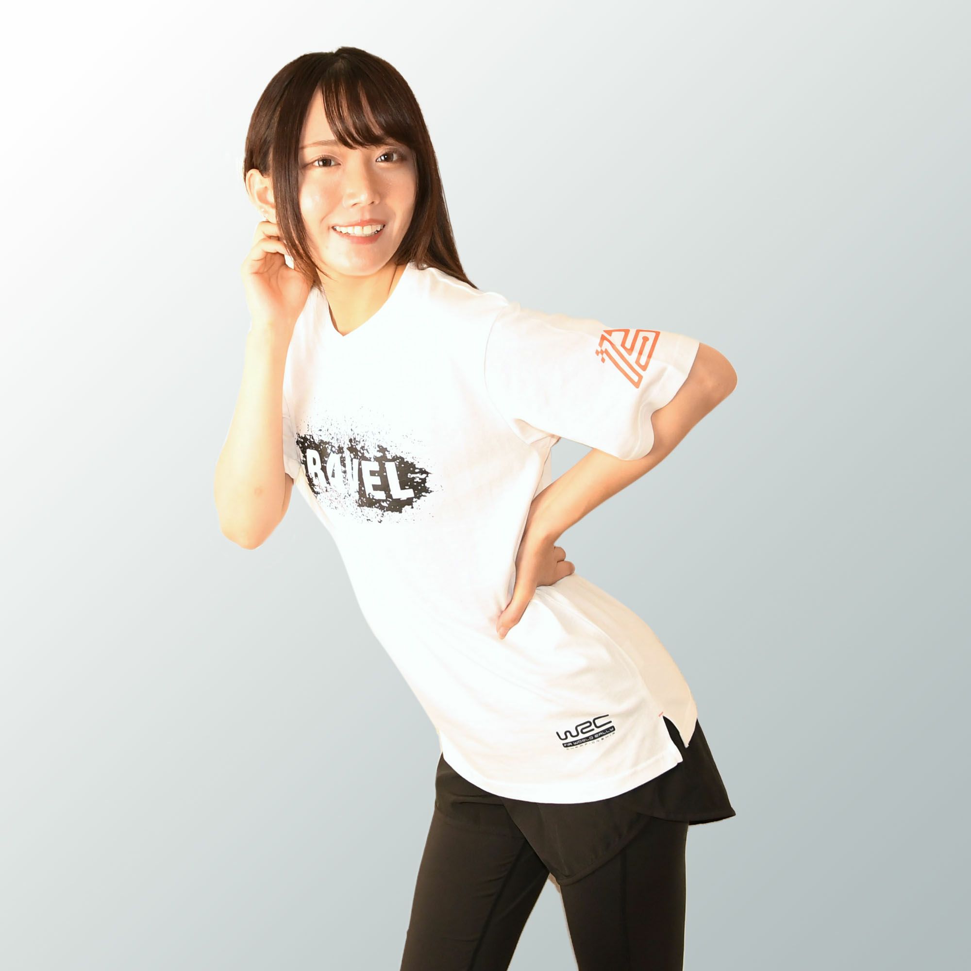WRC｜WRC GRAVEL Tシャツ｜ホワイト｜モデル着用