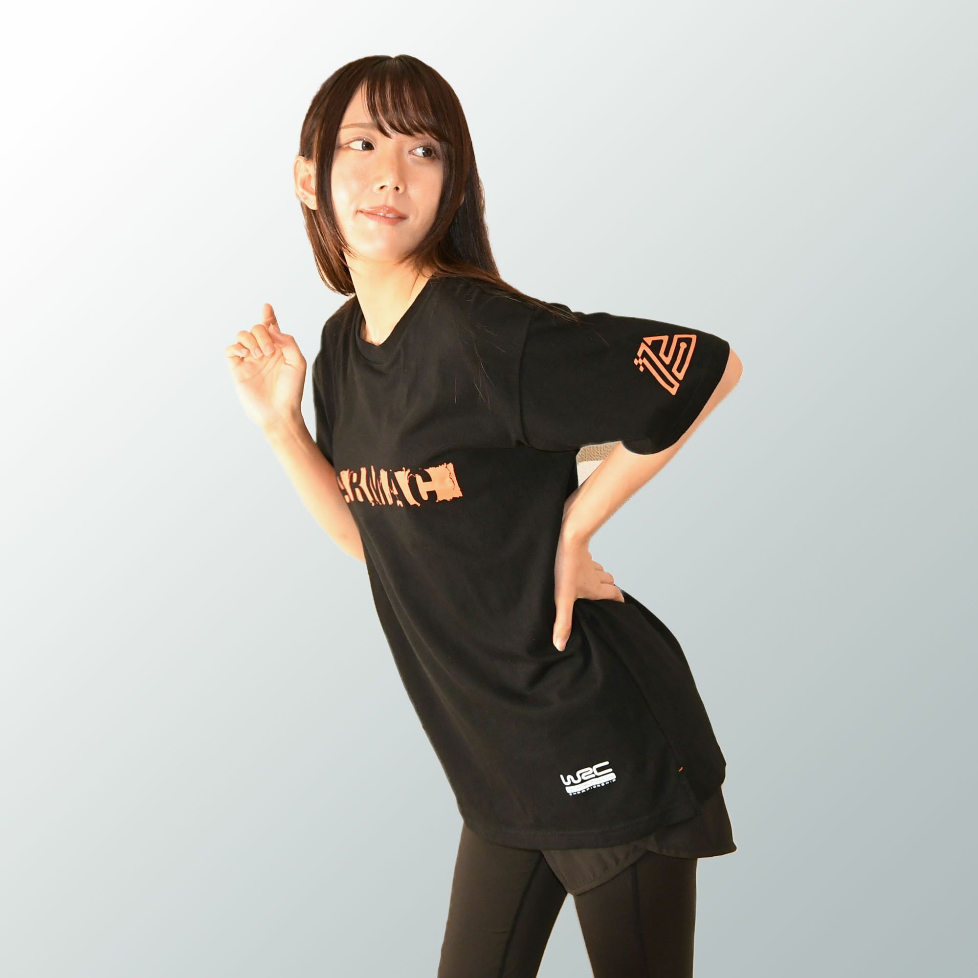 WRC｜WRC TARMAC Tシャツ｜ブラック｜モデル着用