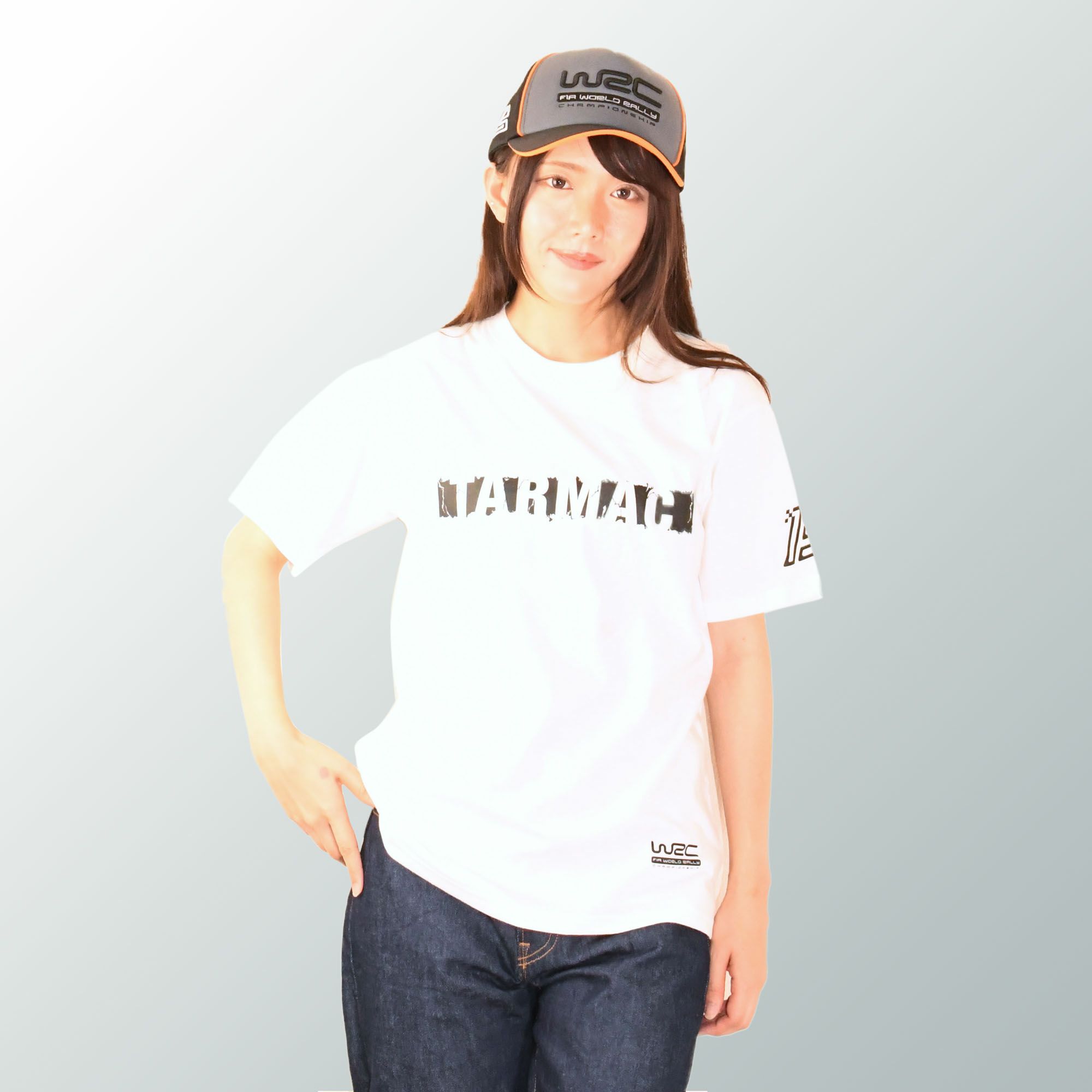 WRC｜WRC TARMAC Tシャツ｜ホワイト｜モデル着用