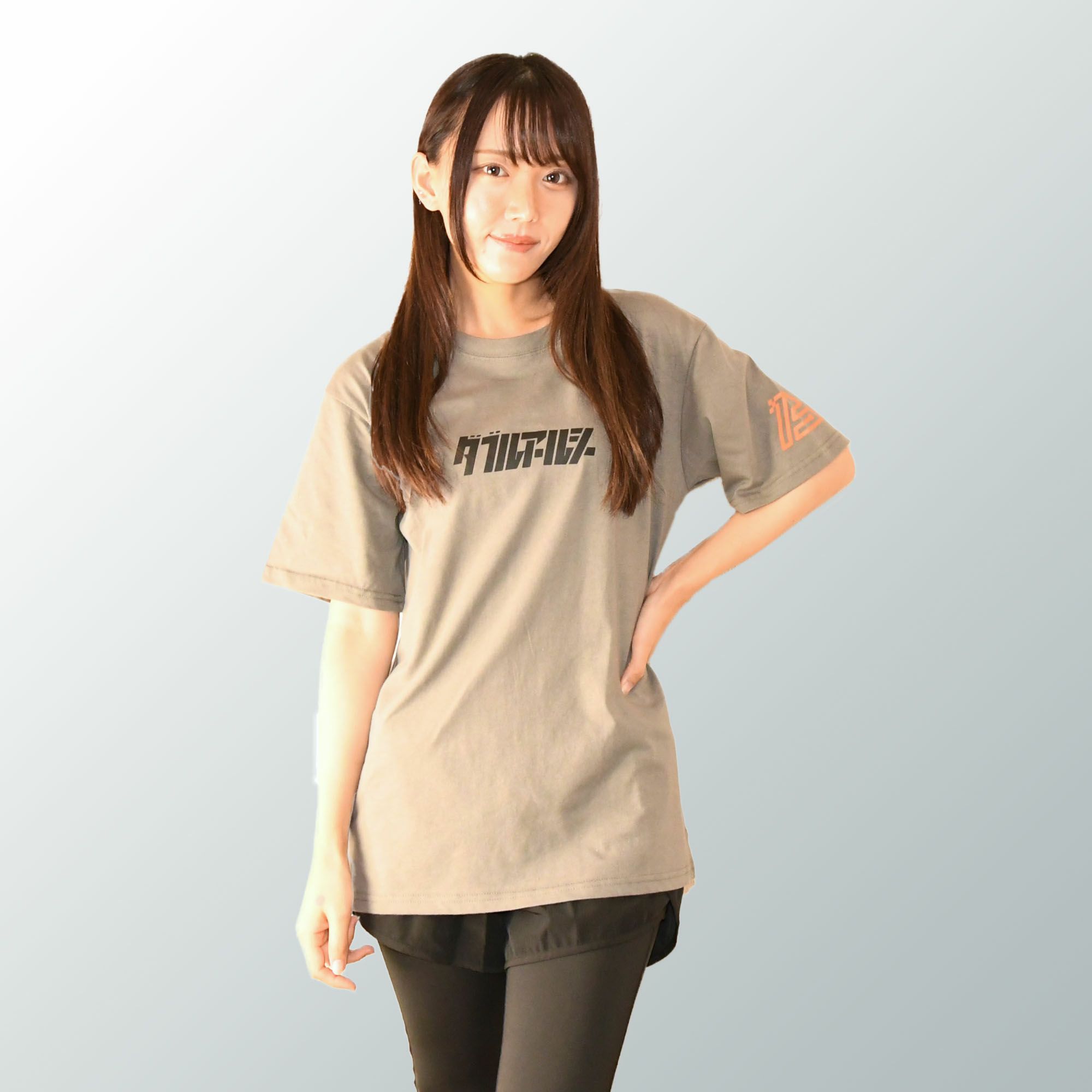 WRC｜WRC ダブルアールシー Tシャツ｜グレー｜モデル着用