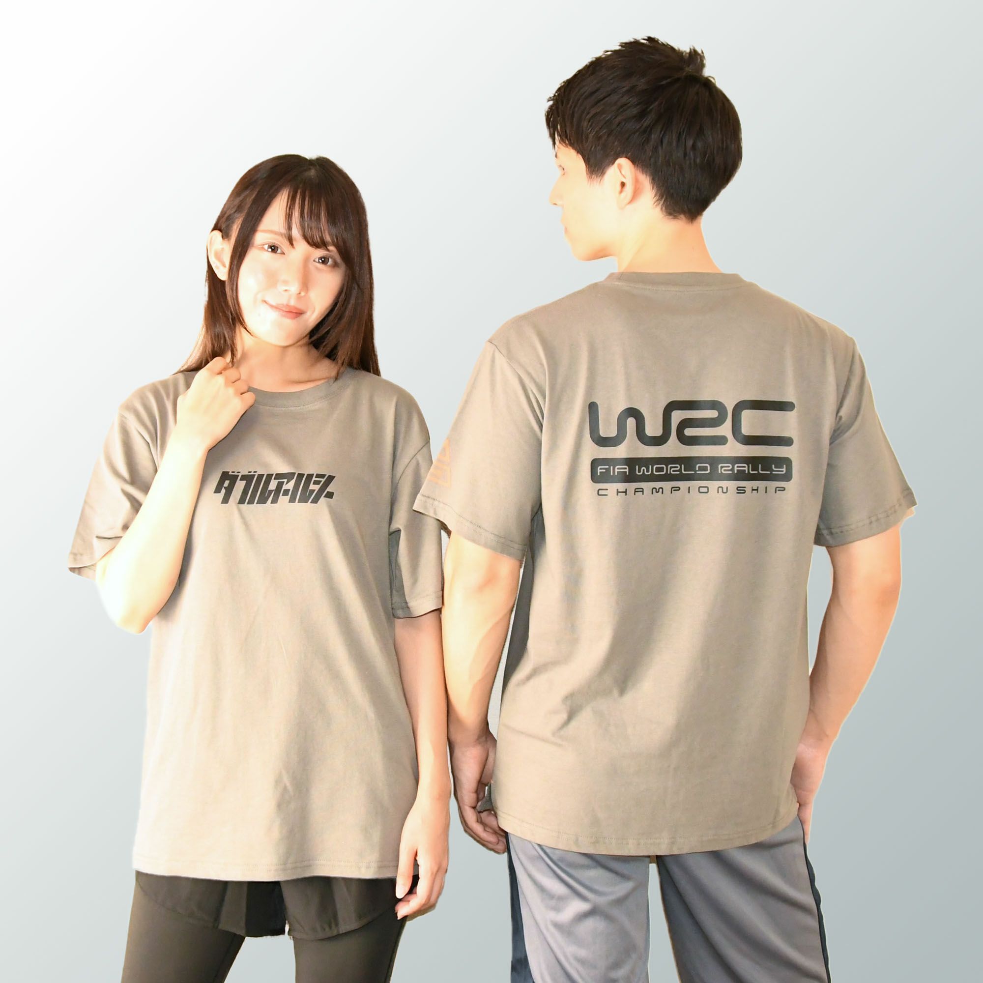 WRC｜WRC ダブルアールシー Tシャツ｜グレー｜モデル着用