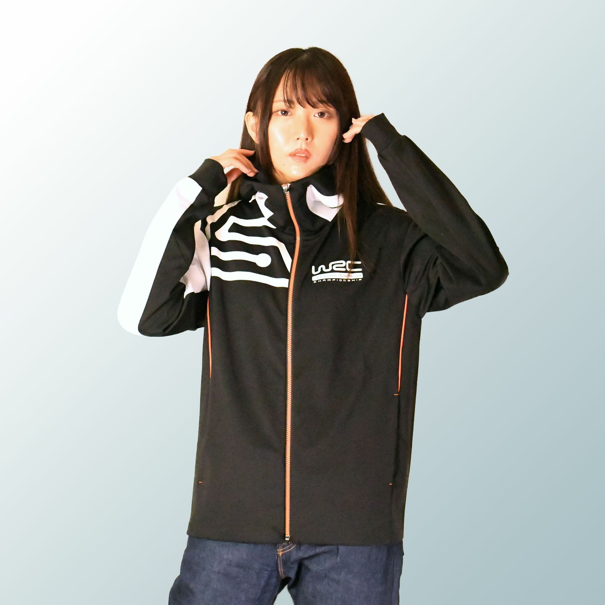 WRC｜WRC 13 フードパーカー｜フーディ｜ブラック｜モデル着用
