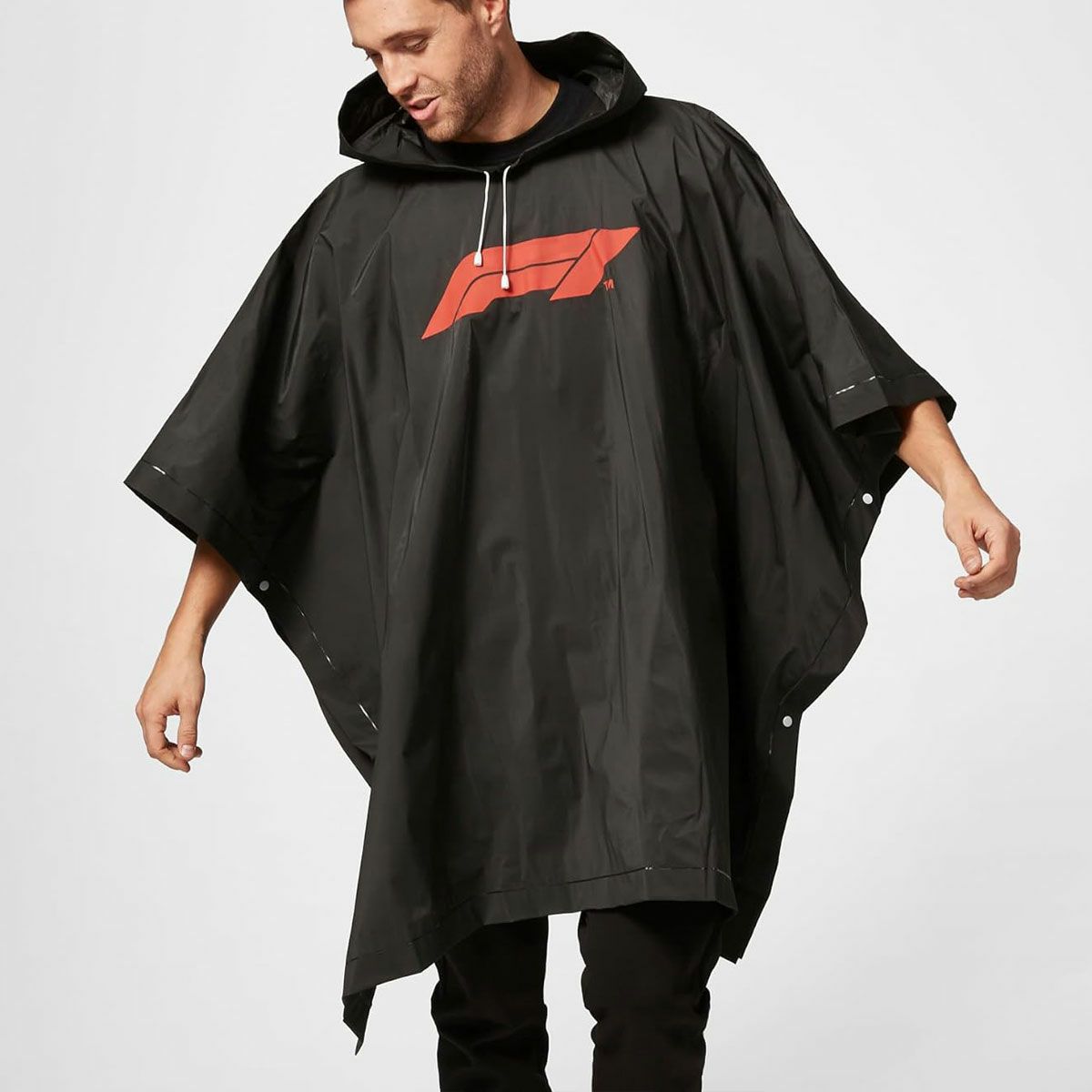 Formula 1｜F1 テックコレクション ロゴ ポンチョ｜その他雑貨｜ブラック｜モデル着用