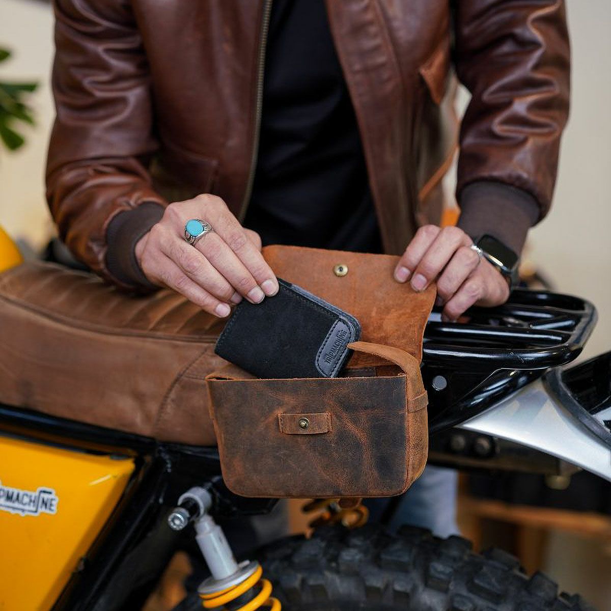 Trip Machine｜サイドキック モト ポーチ｜その他バッグ｜モカ｜使用イメージ