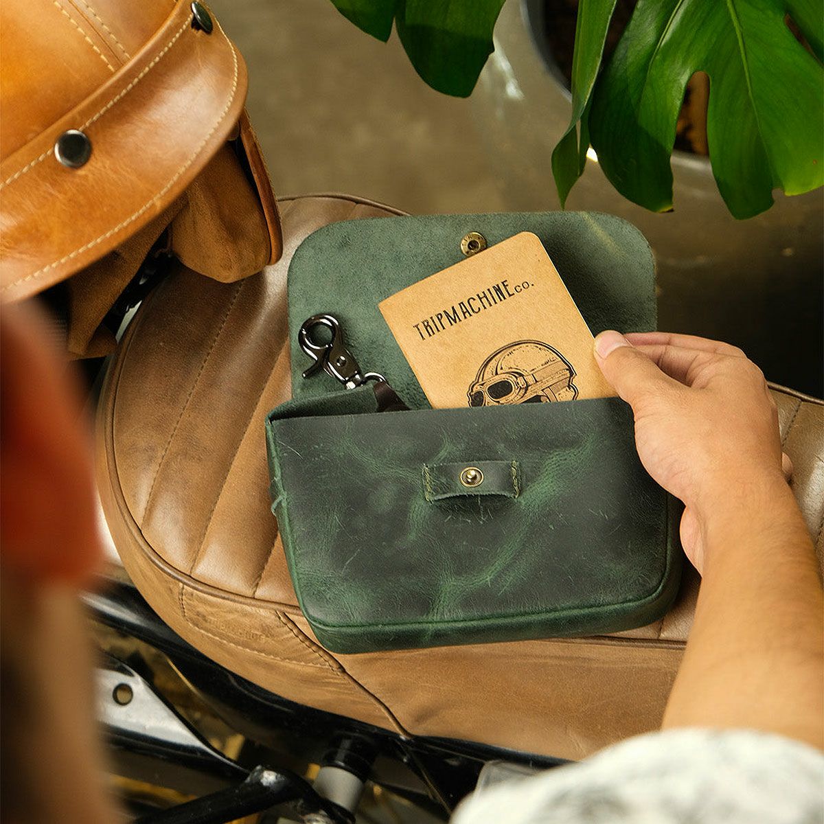 Trip Machine｜サイドキック モト ポーチ｜その他バッグ｜フォレストグリーン｜使用イメージ