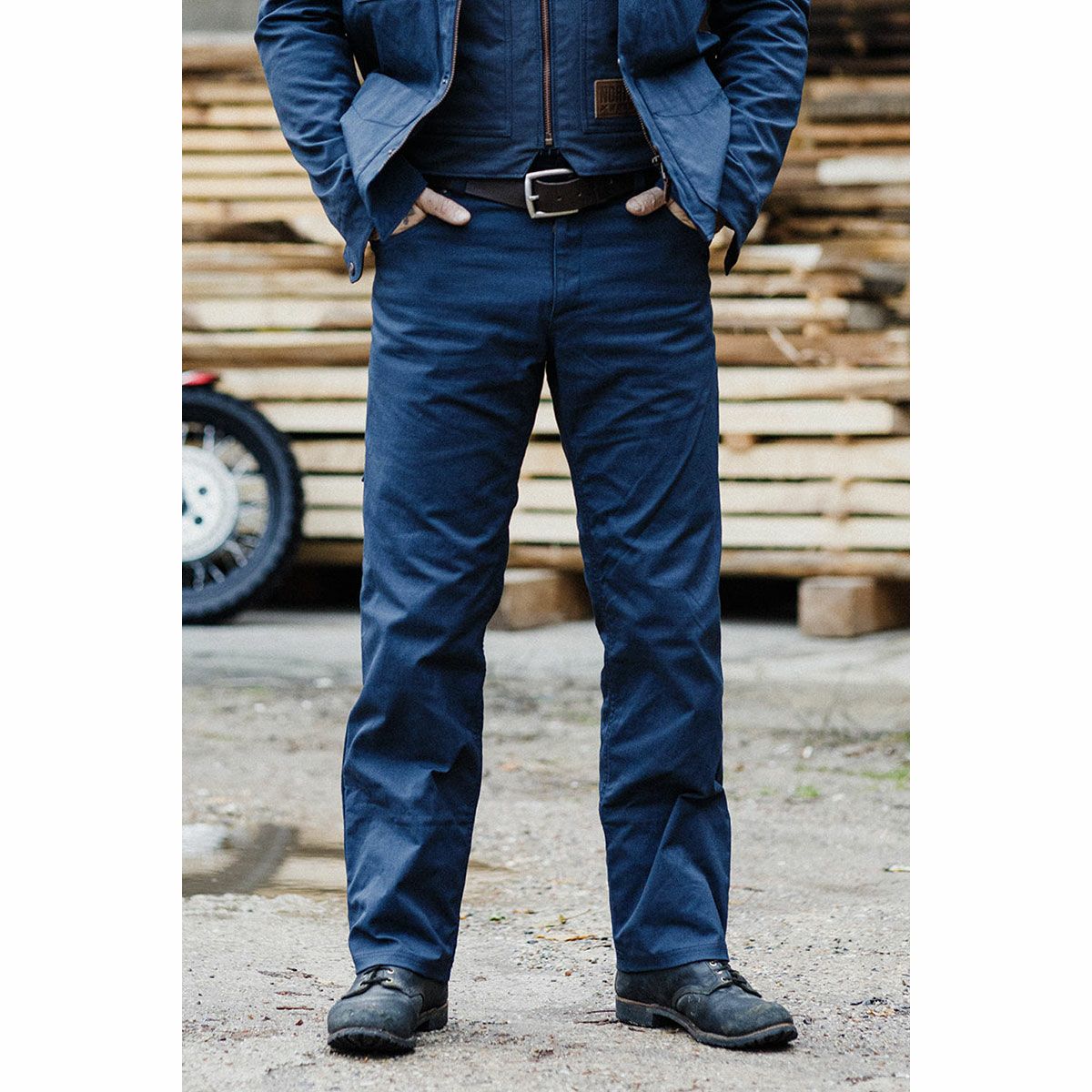 North of Berlin｜ウィングマン パンツ｜ネイビー｜モデル着用