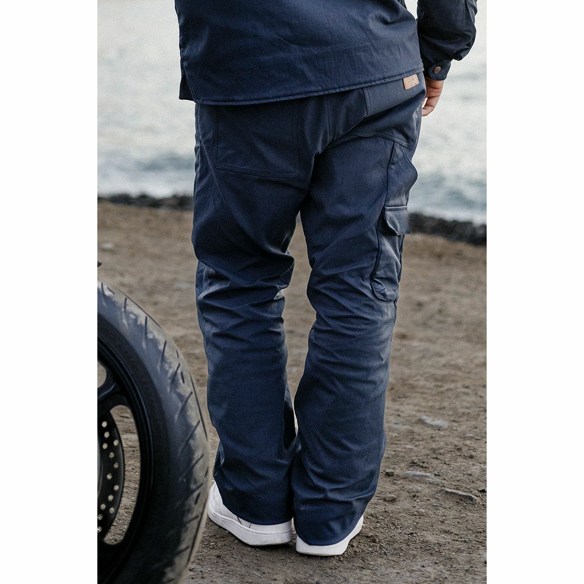 North of Berlin｜ウィングマン パンツ｜ネイビー｜モデル着用