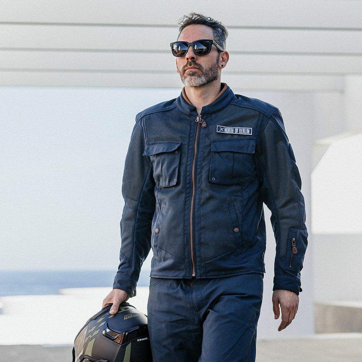 North of Berlin｜デザーティフィケーション ジャケット｜ファブリック｜ネイビー｜モデル着用