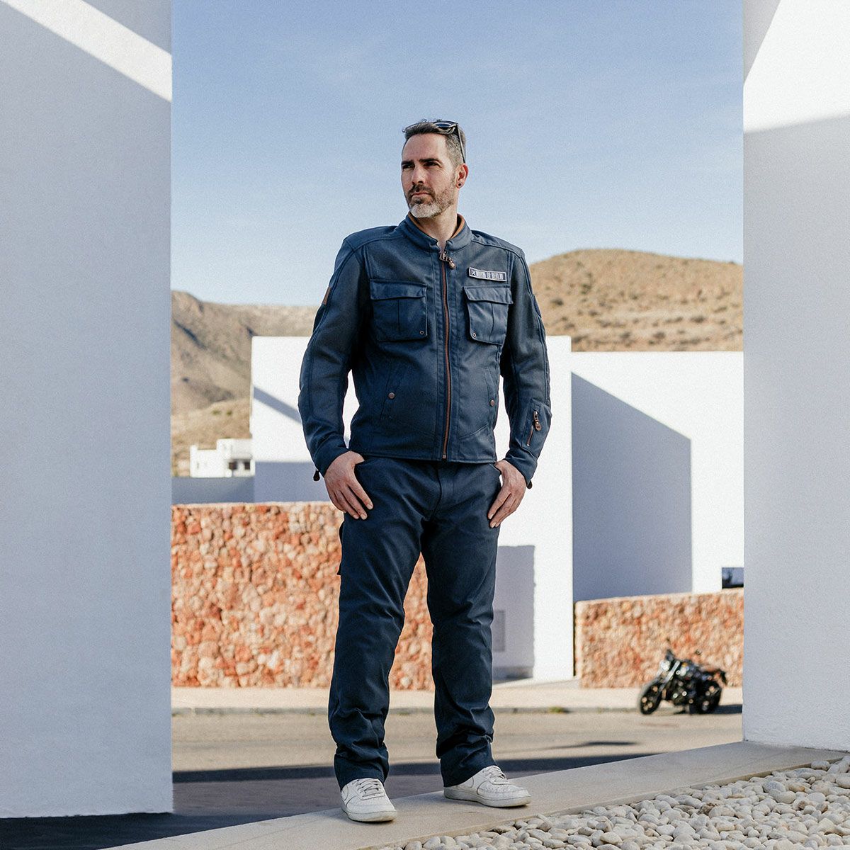 North of Berlin｜デザーティフィケーション ジャケット｜ファブリック｜ネイビー｜モデル着用