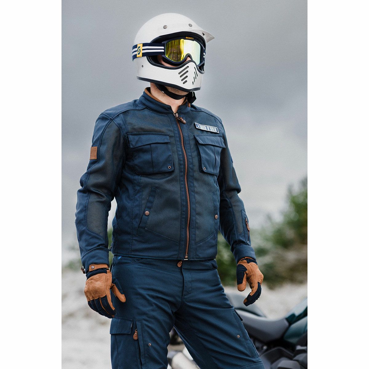 North of Berlin｜デザーティフィケーション ジャケット｜ファブリック｜ネイビー｜モデル着用