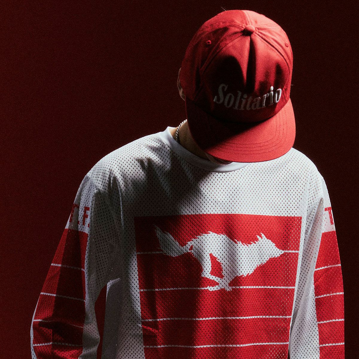 El Solitario｜ソリタリオ レーシング チーム キャップ｜帽子｜レッド｜モデル着用