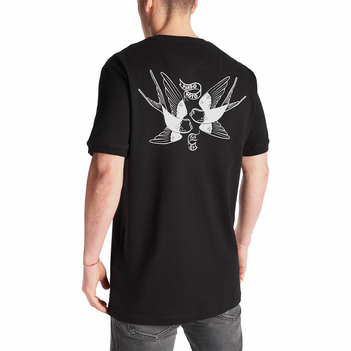 PANDO MOTO｜マイク トーキョー Tシャツ｜ブラック｜モデル着用