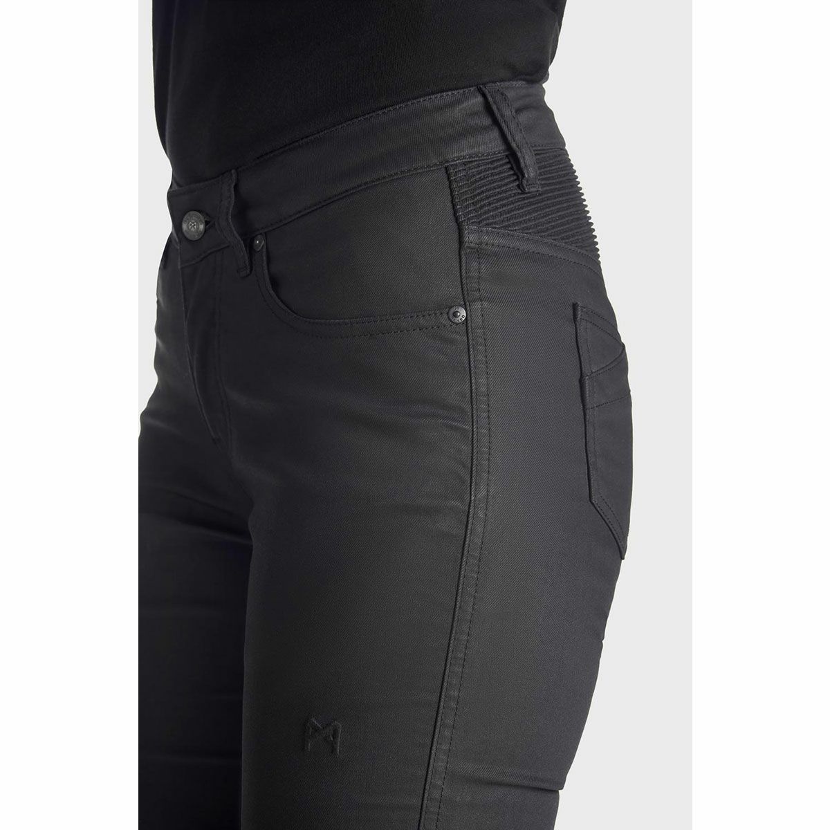 PANDO MOTO｜ロリカ スリム ｜デニム｜ブラック｜モデル着用