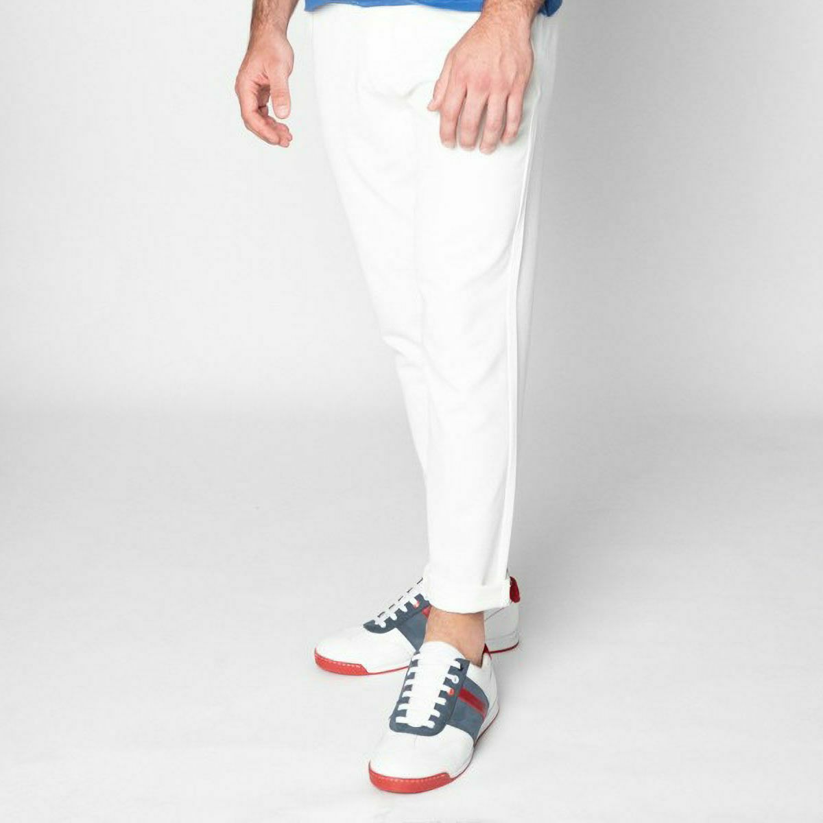 Linea di Corsa｜ハラマ ビアンコ｜スニーカー｜ホワイト×ブルー×レッド｜モデル着用