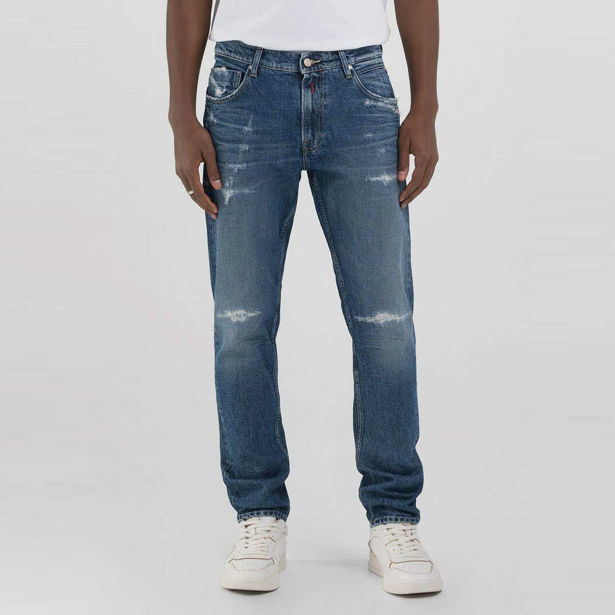 Replay｜ミッキム テーパード フィット ジーンズ ブルー｜デニム｜ミディアムブルー｜モデル着用