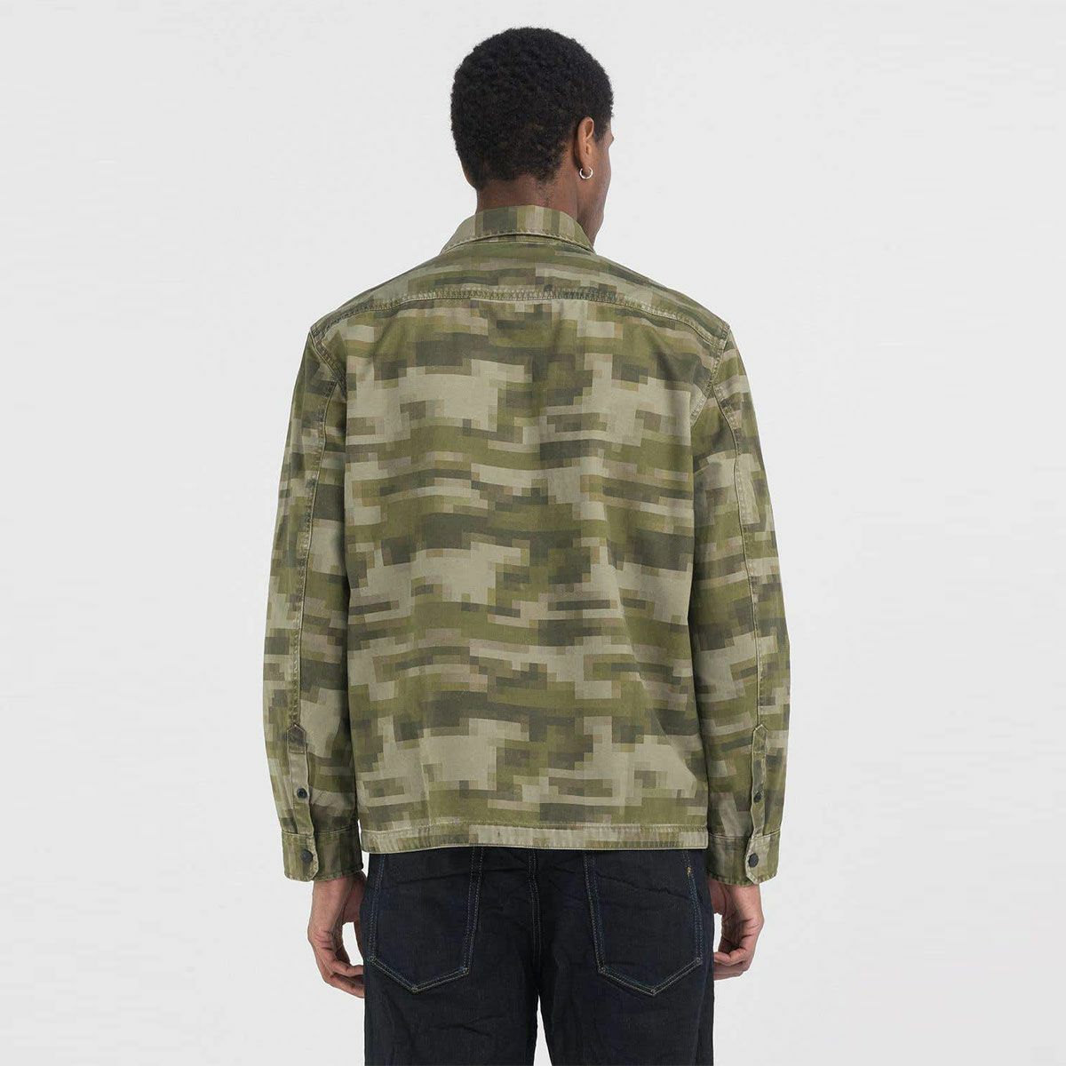 Replay｜デジタルカモ コットンツイル フルジップ シャツ｜デジタルミリタリーカモ｜モデル着用