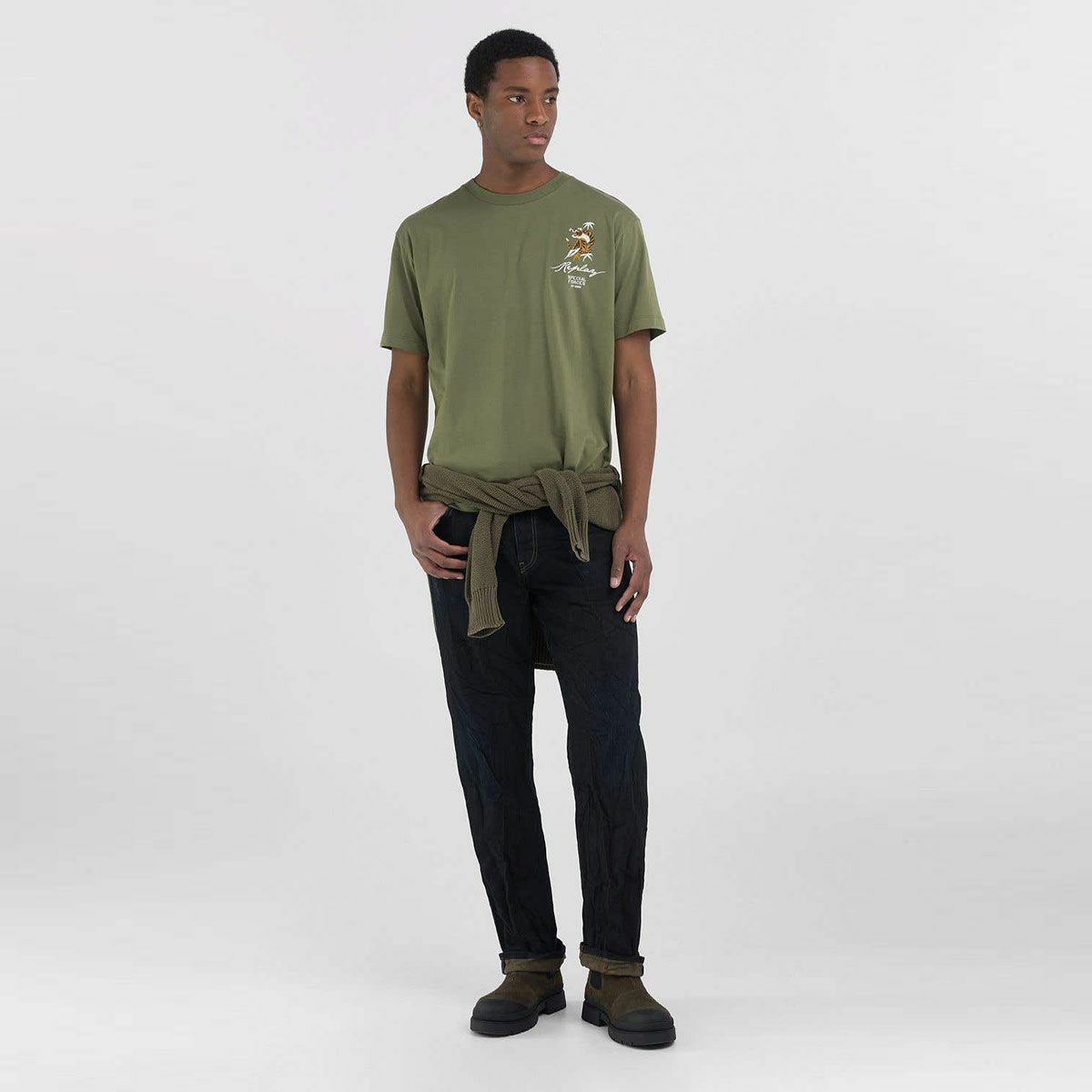 Replay｜タイガー グラフィック Tシャツ｜アーミーグリーン｜モデル着用