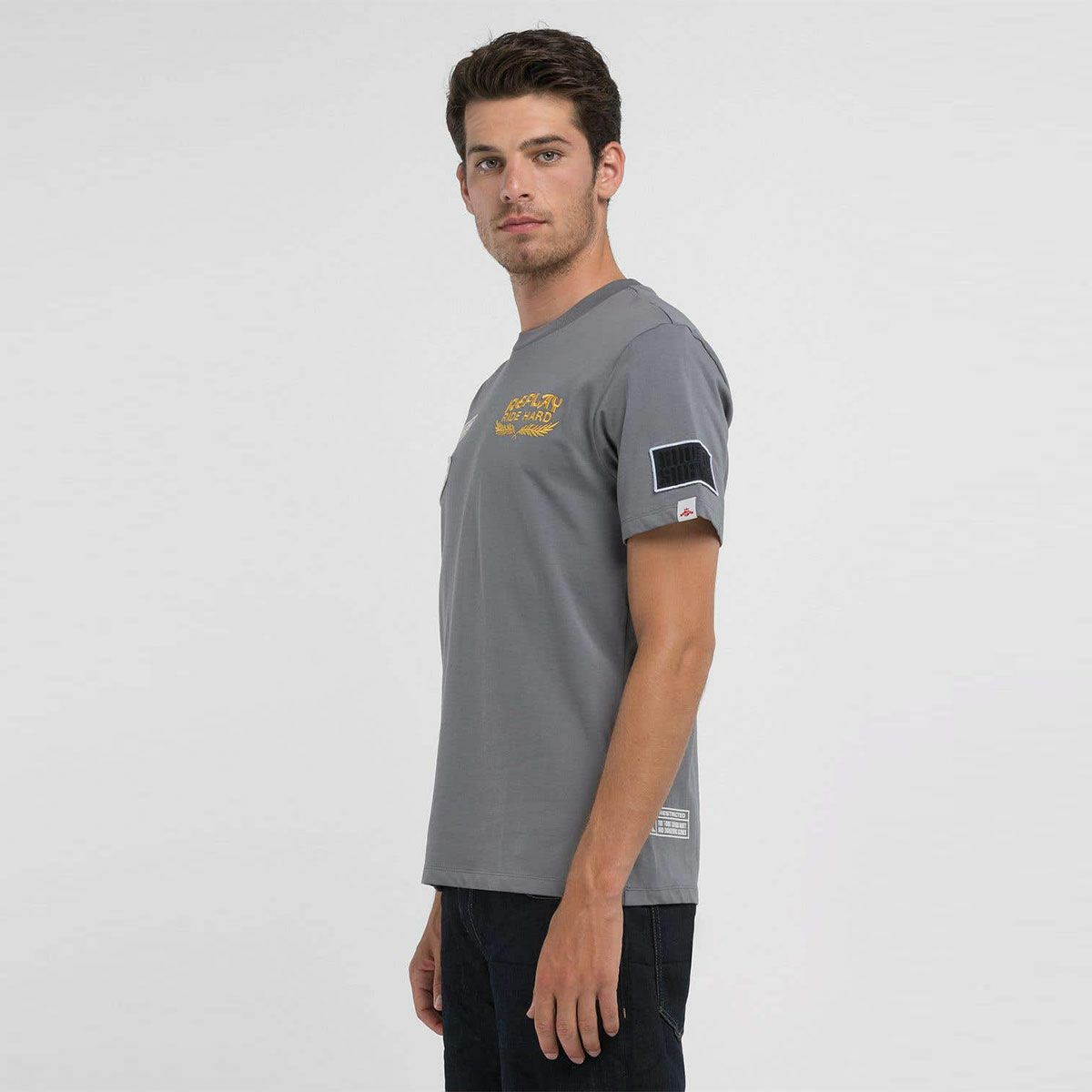 Replay｜スーパークロス ライダー グラフィック Tシャツ｜アイアングレー｜モデル着用