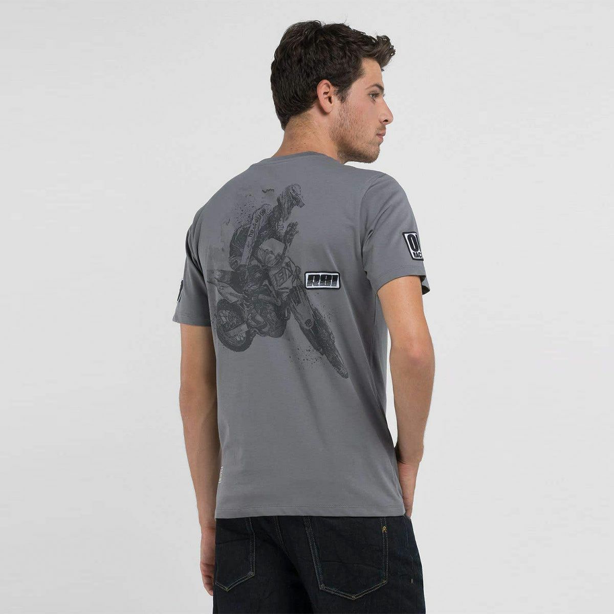 Replay｜スーパークロス ライダー グラフィック Tシャツ｜アイアングレー｜モデル着用