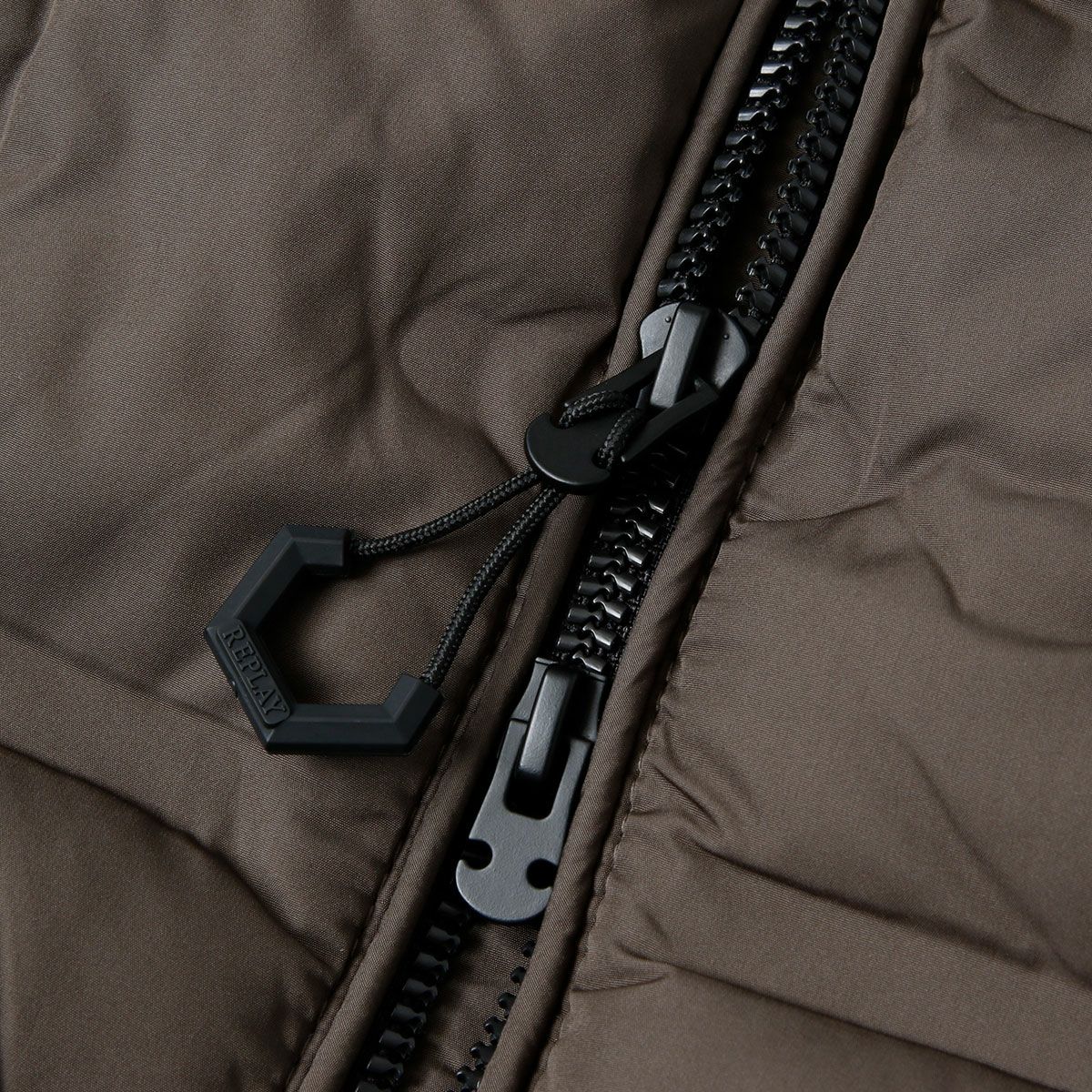 Replay｜エンボス リサイクルファイン ベスト｜ウッドグレー