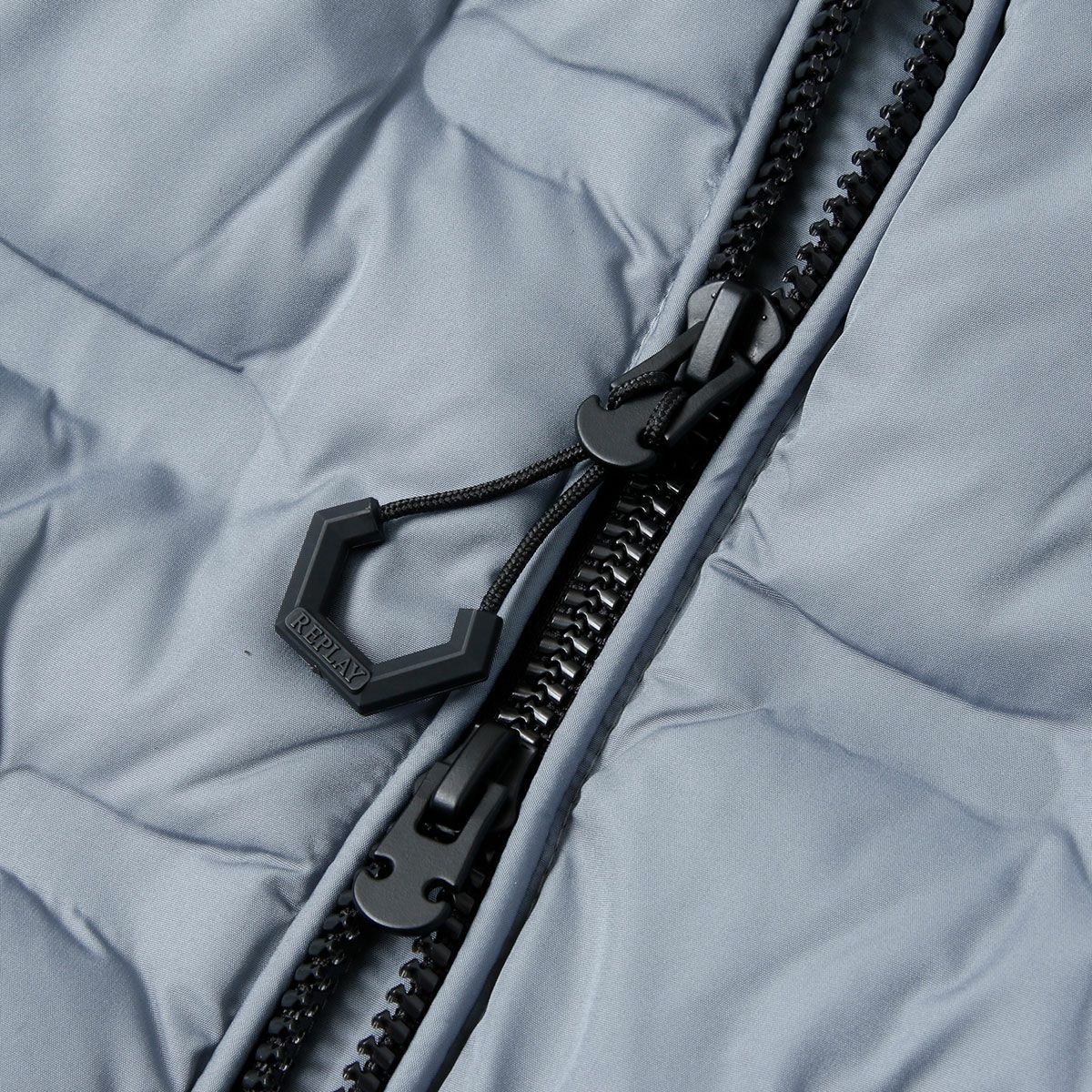 Replay｜エンボス リサイクルファイン ベスト｜スモークドアズール