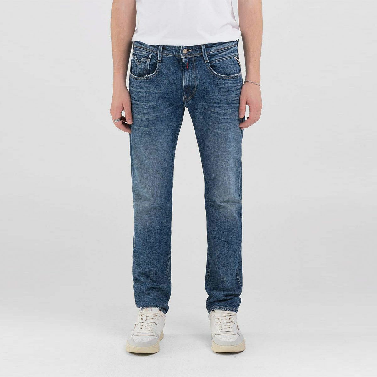 Replay｜アンバス スリムフィット ジーンズ｜デニム｜ミディアムブルー｜モデル着用
