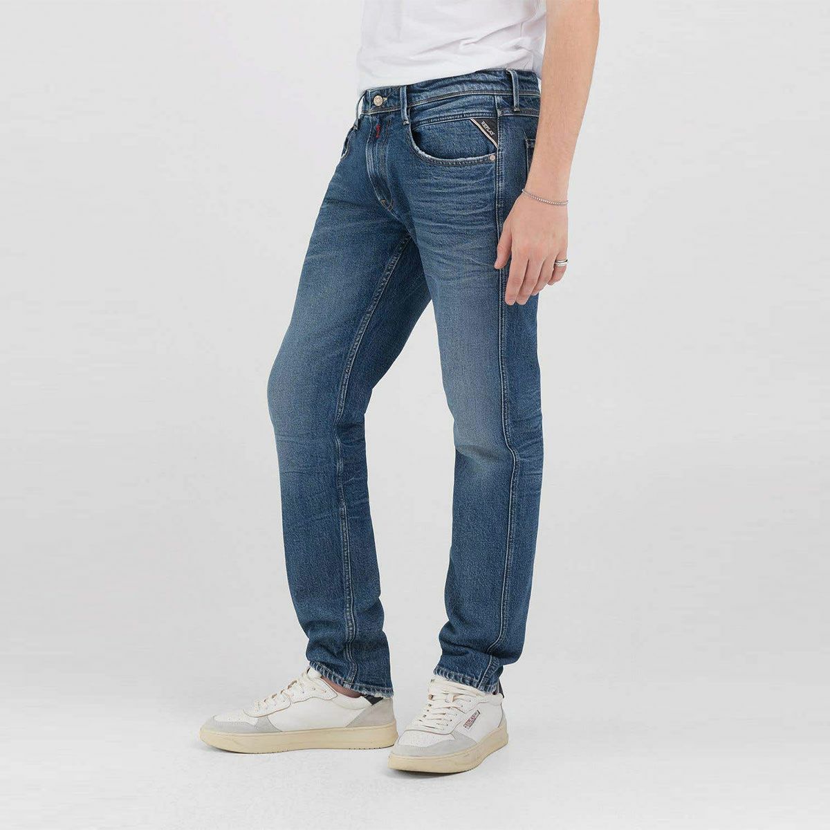 Replay｜アンバス スリムフィット ジーンズ｜デニム｜ミディアムブルー｜モデル着用