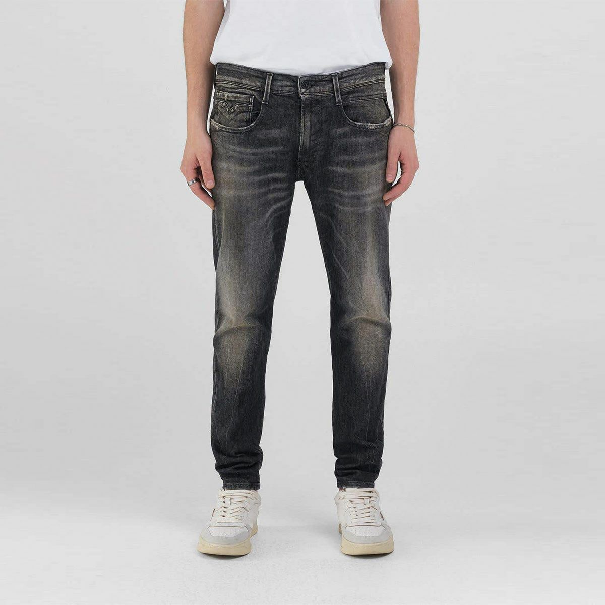 Replay｜ブローニー スーパースリム パワーストレッチ ジーンズ｜デニム｜ダークグレー｜モデル着用