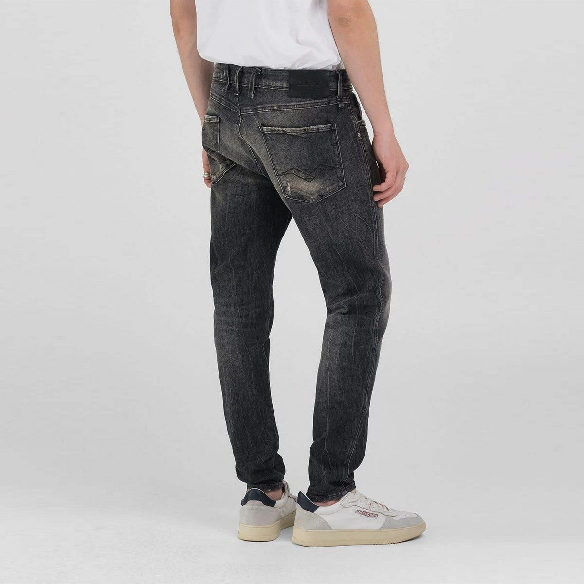 Replay｜ブローニー スーパースリム パワーストレッチ ジーンズ｜デニム｜ダークグレー｜モデル着用