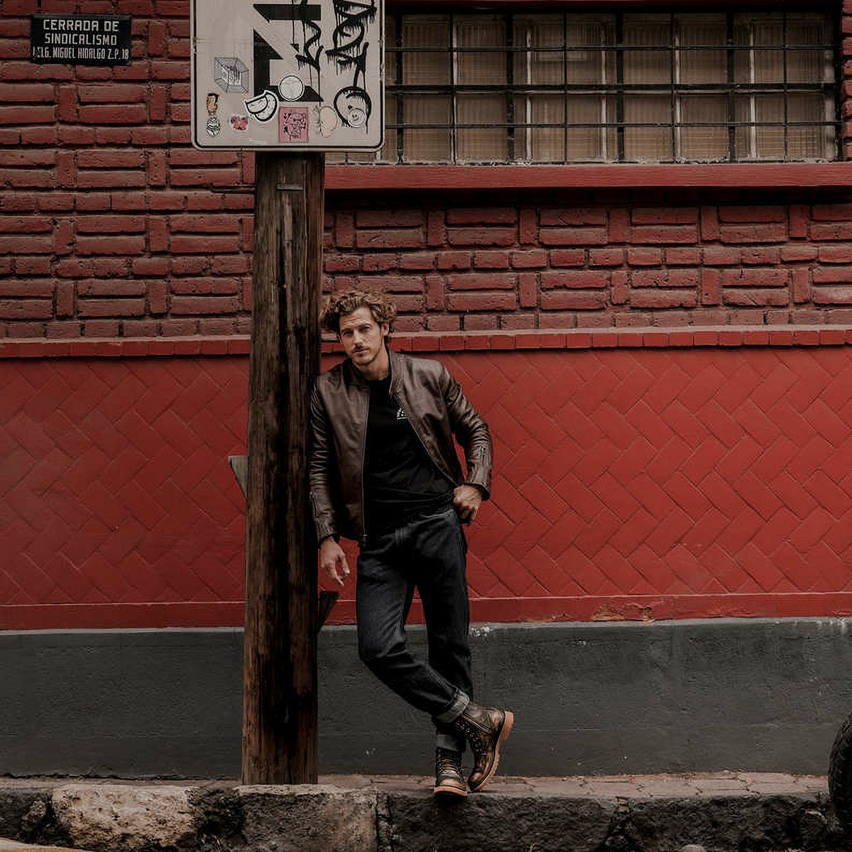 UMBERTO x LUCE｜デューン バイカーブーツ｜ブーツタイプ｜ダークブラウン｜モデル着用