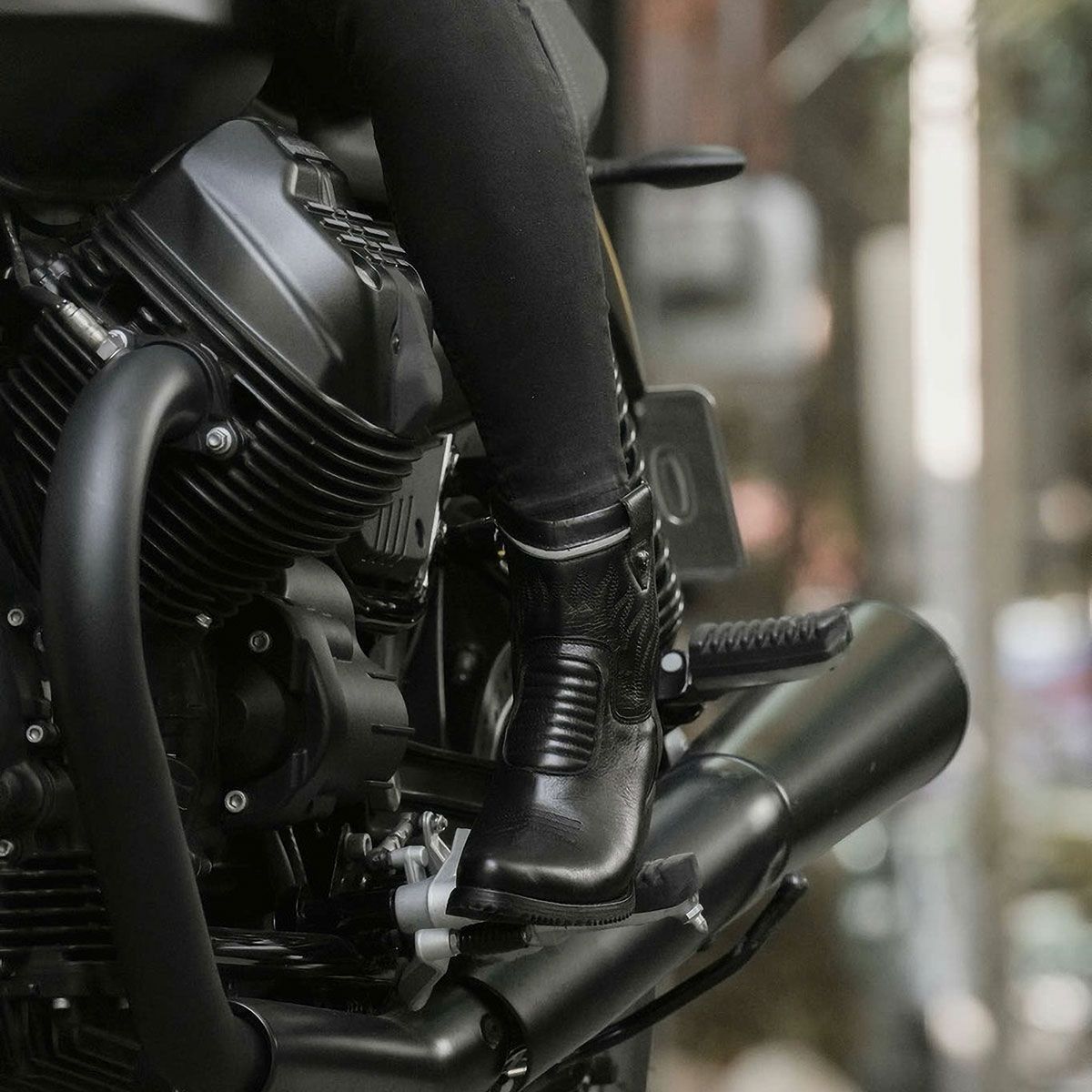 UMBERTO x LUCE｜ストリングフィールド カウボーイ レディース ブーツ｜ブーツタイプ｜ブラック｜モデル着用