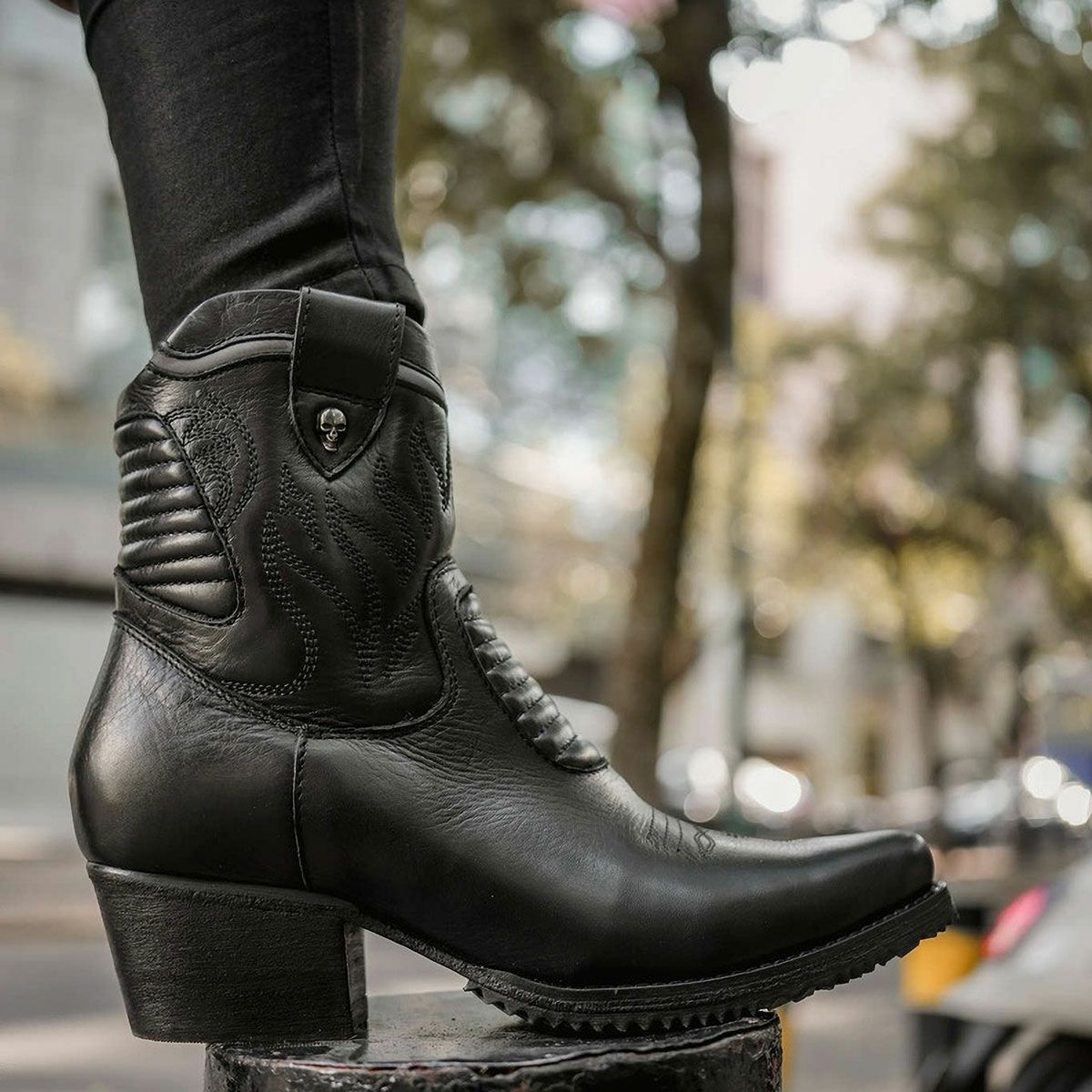 UMBERTO x LUCE｜ストリングフィールド カウボーイ レディース ブーツ｜ブーツタイプ｜ブラック｜モデル着用