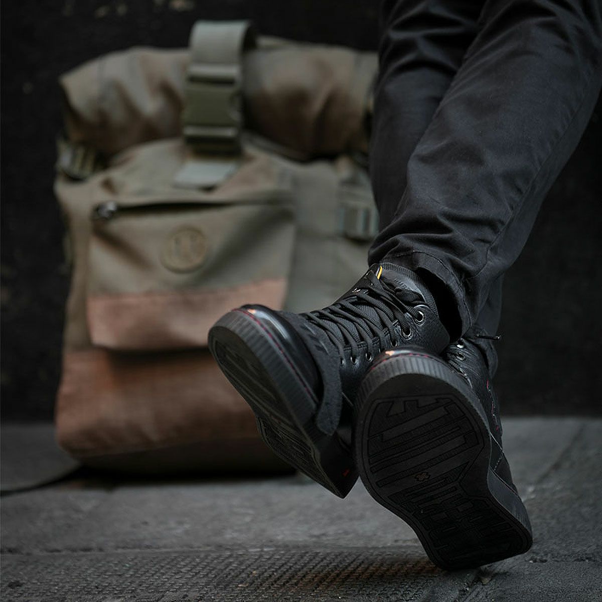 UMBERTO x LUCE｜ボンハン X バイカー スニーカー｜スニーカータイプ｜ブラック｜モデル着用