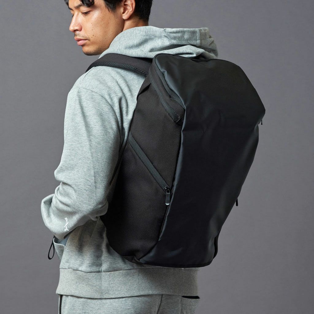 ARTA｜ARTA コーデュラ バックパック｜バッグ｜ブラック｜モデル着用