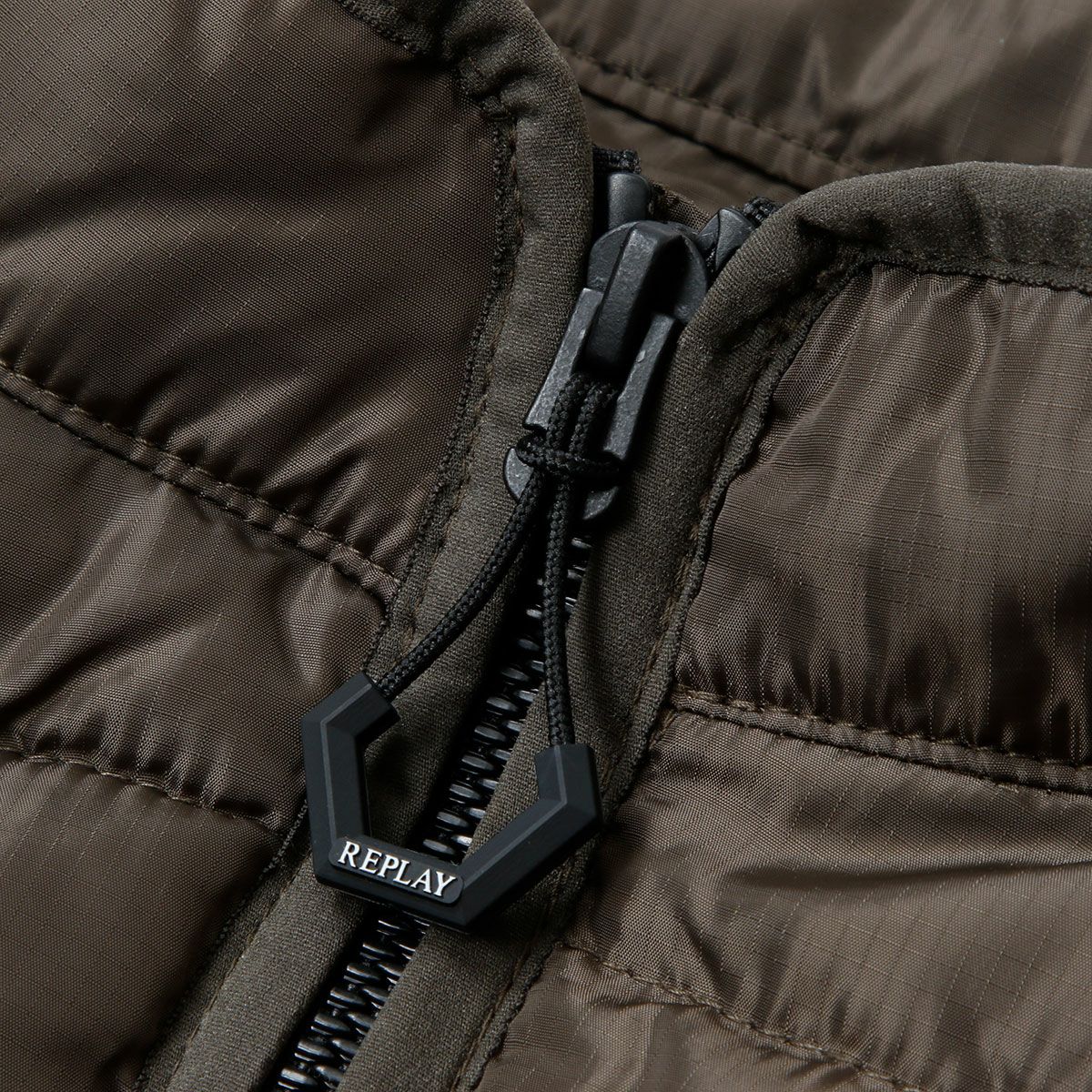 Replay｜ライト ポリ リップストップ ベスト｜マッドグリーン