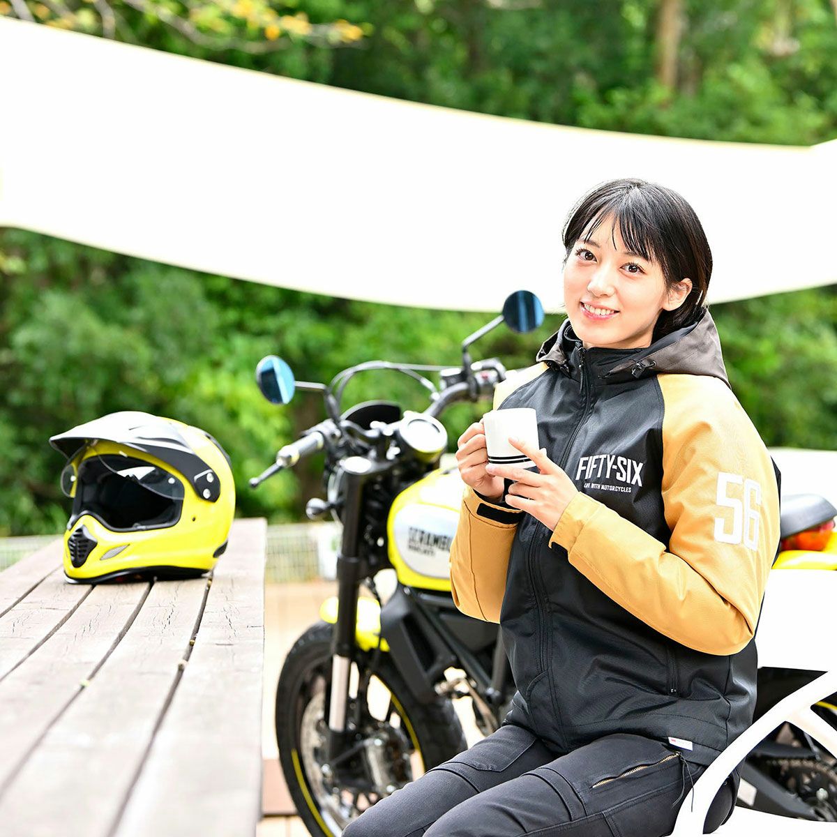 56design｜エクストラ ウォーム フーディー 2｜ファブリック｜ブラック×ゴールド｜モデル着用