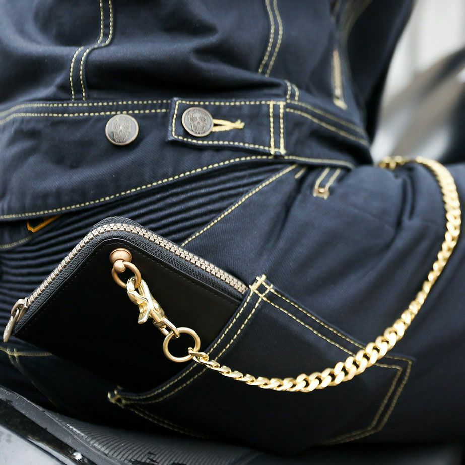 Dark｜防水革バイカーウォレット｜財布｜ブラッ｜モデル着用ク