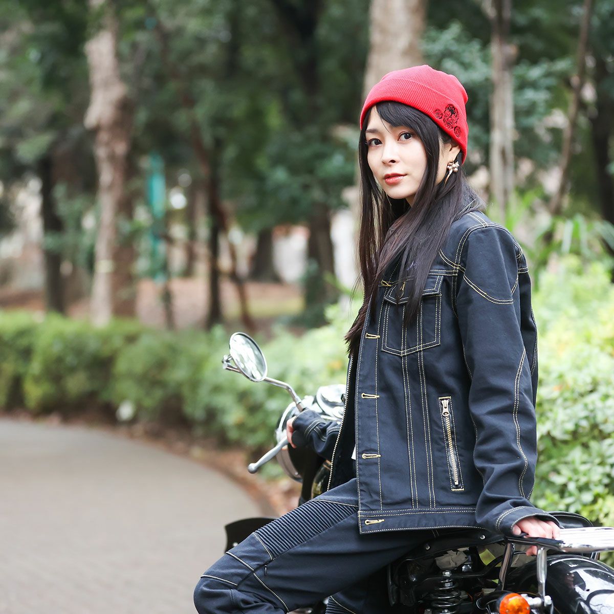 Dark｜ダブルニット｜帽子｜レッド｜モデル着用