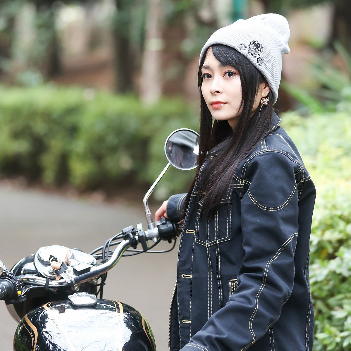 Dark｜ダブルニット｜帽子｜グレー｜モデル着用