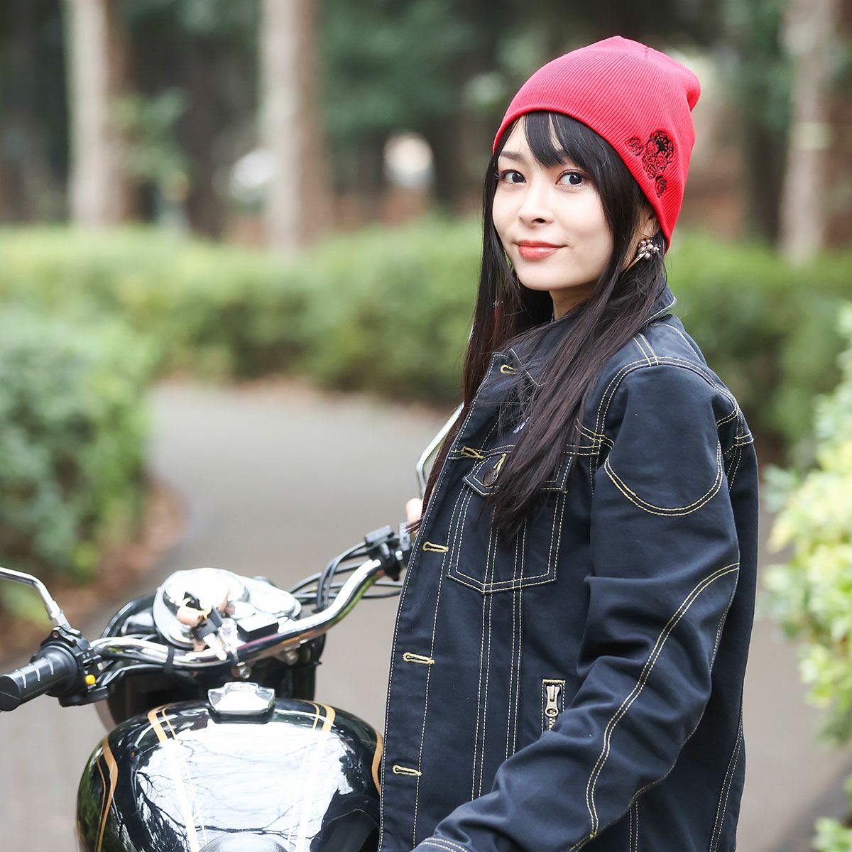 Dark｜シングルニット｜帽子｜レッド｜モデル着用