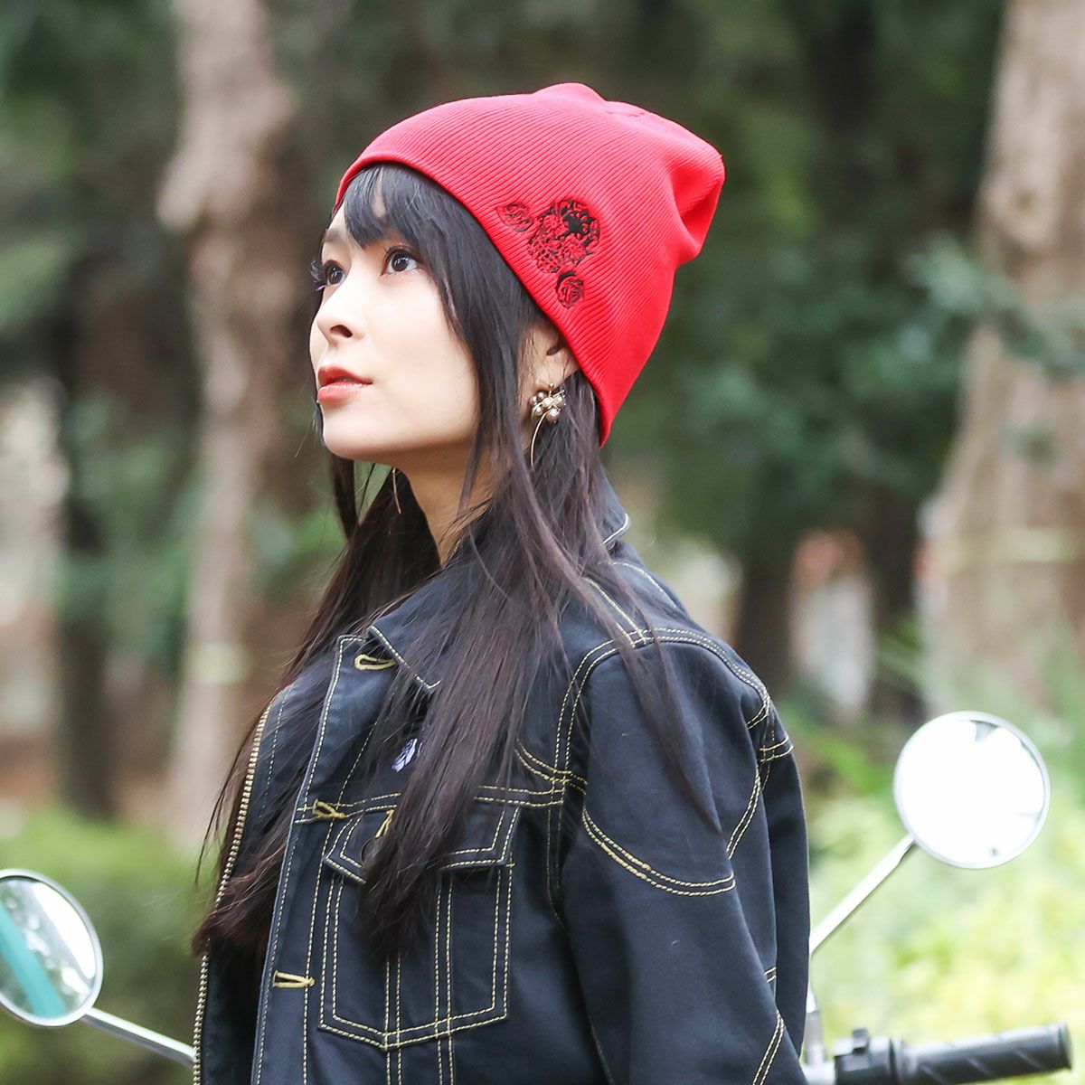 Dark｜シングルニット｜帽子｜レッド｜モデル着用