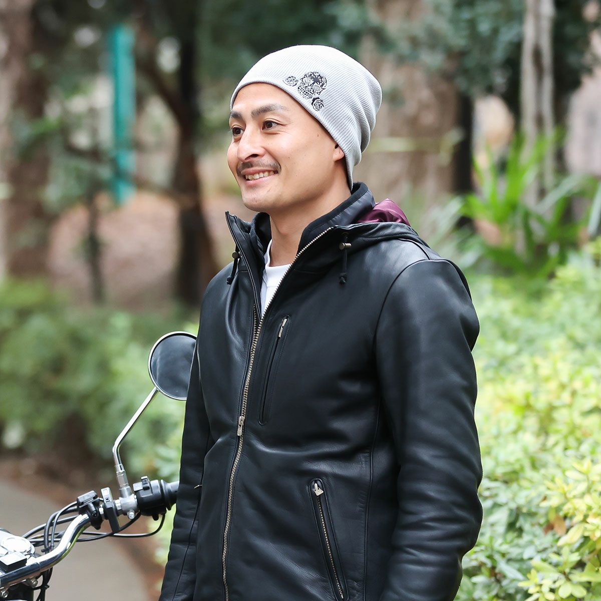 Dark｜シングルニット｜帽子｜グレー｜モデル着用