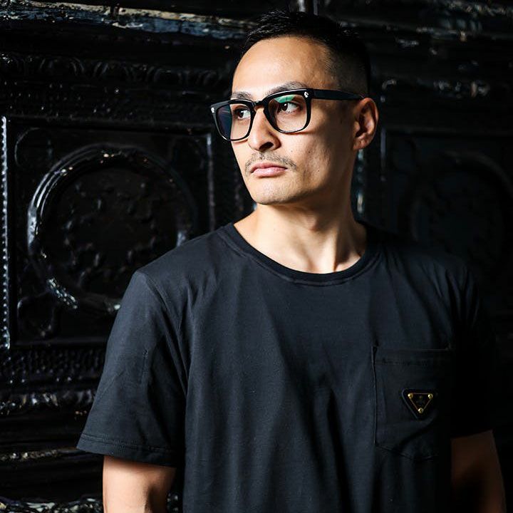 Dark｜可視調光バイカーサングラス｜ブラック｜モデル着用