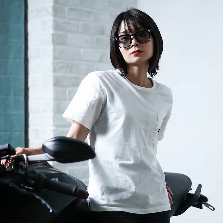 Dark｜可視調光バイカーサングラス｜ブラック｜モデル着用