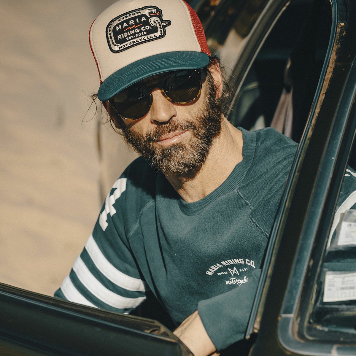 Maria Riding Company｜スペード スウェットシャツ｜ぺトロールブルー｜モデル着用