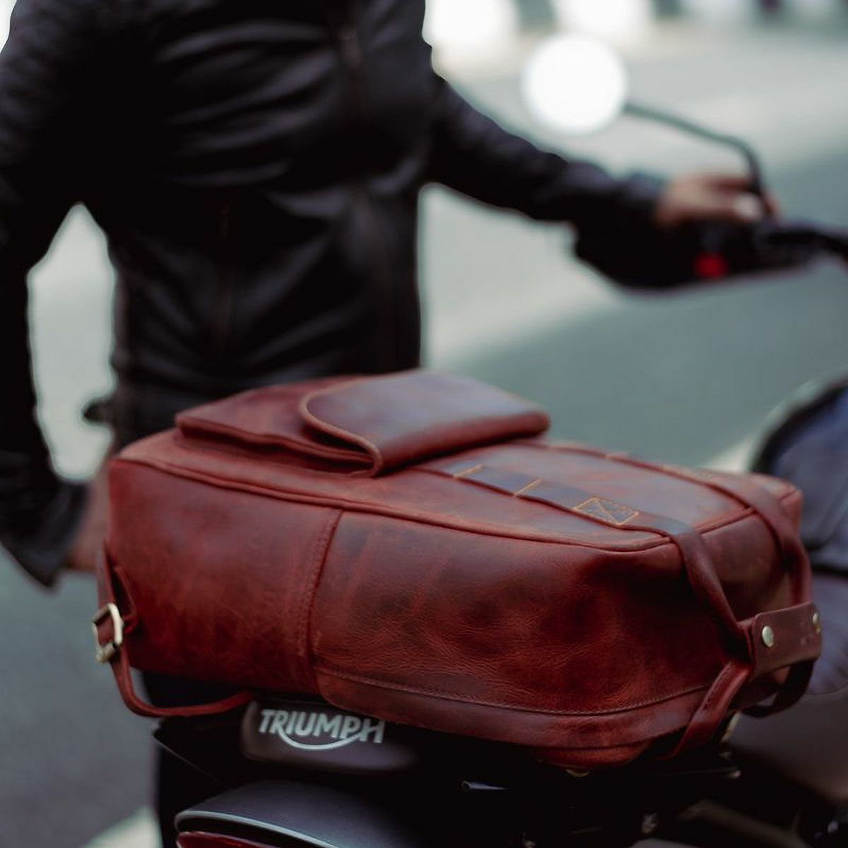 Trip Machine｜イーストウッド バックパック｜チェリーレッド｜使用イメージ