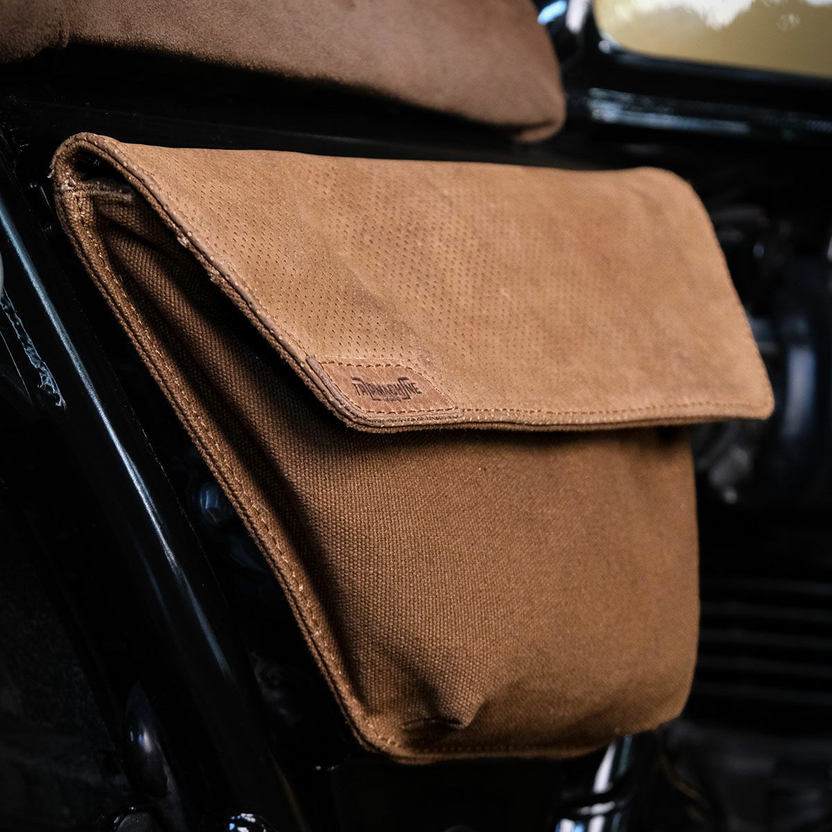 Trip Machine｜レネゲード サイド パネル｜サイドバッグ｜ブラウン×タバコ｜使用イメージ