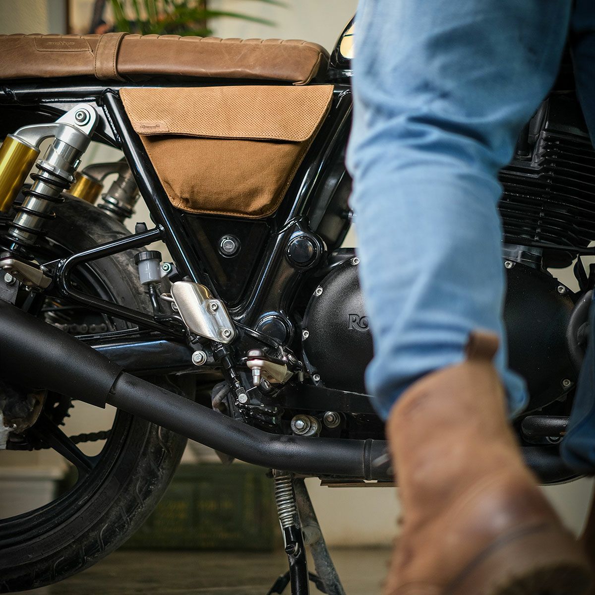 Trip Machine｜レネゲード サイド パネル｜サイドバッグ｜ブラウン×タバコ｜使用イメージ