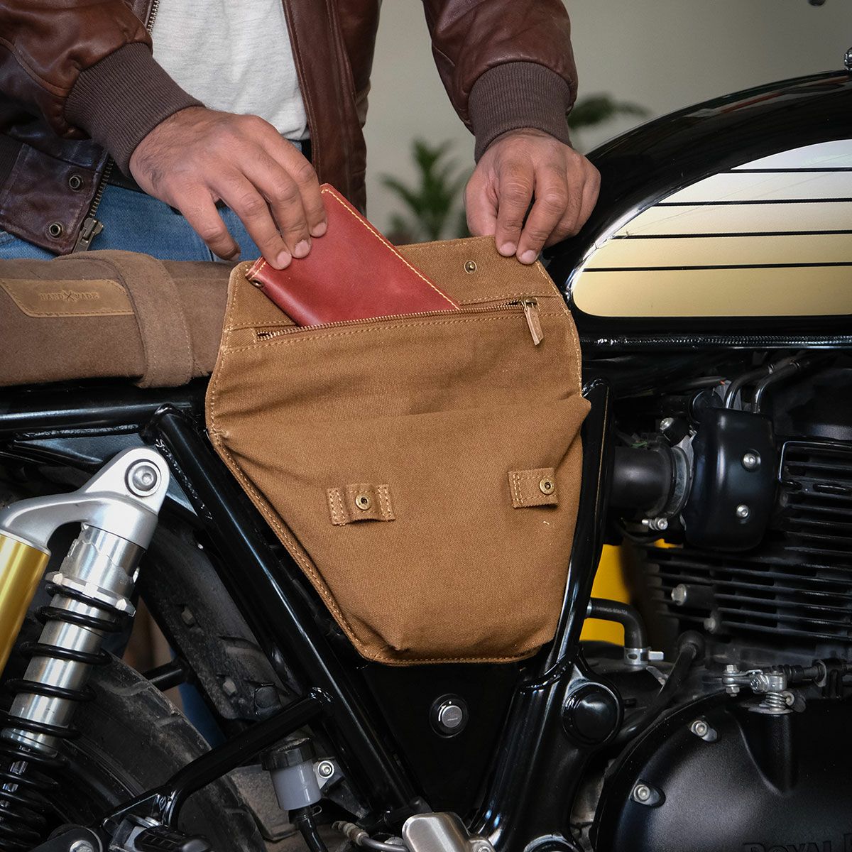 Trip Machine｜レネゲード サイド パネル（左右ペア）｜サイドバッグ｜ブラウン×タバコ｜使用イメージ