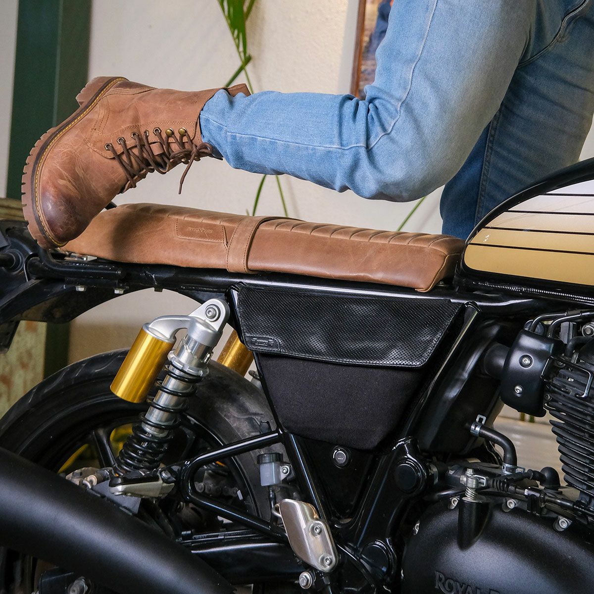 Trip Machine｜レネゲード サイド パネル（左右ペア）｜サイドバッグ｜オールブラック｜使用イメージ